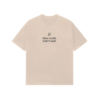 Deal Close, Party Kab? Oversized T-Shirt - Beige